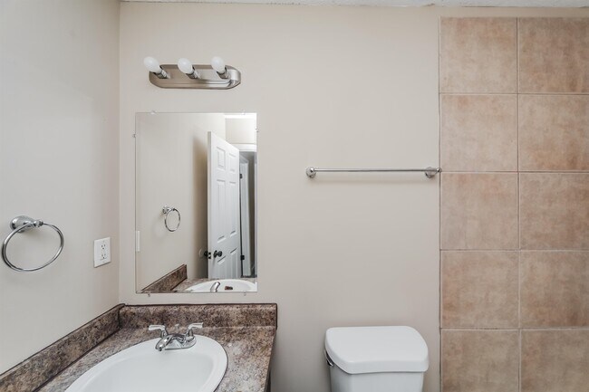Building Photo - 4663 Royal View Dr