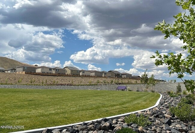 Building Photo - 904 Cascade Range Dr