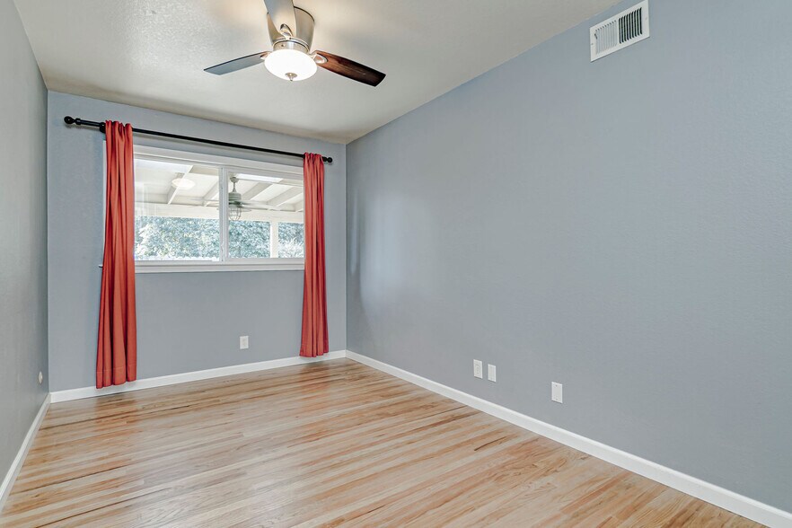 Building Photo - 1108 Alice St