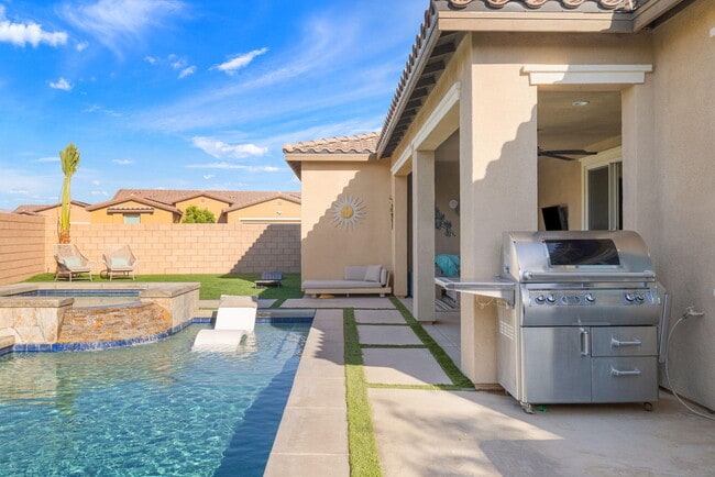 Building Photo - 81890 Via Encinitas