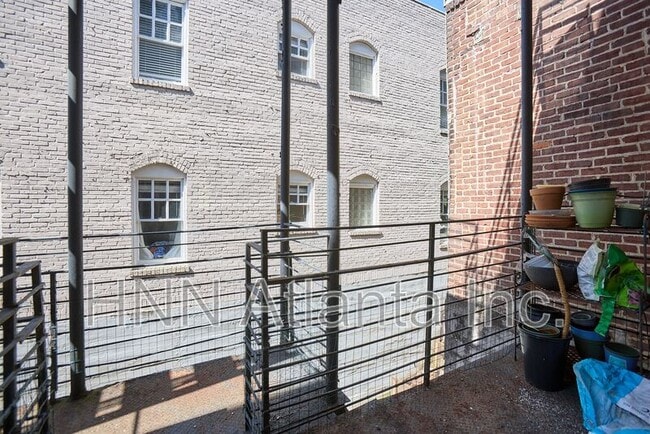 Building Photo - 433 N Highland Ave NE