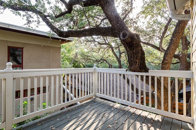 Building Photo - Charming 3 Bed / 2.5 Bath Two-Story Home!
