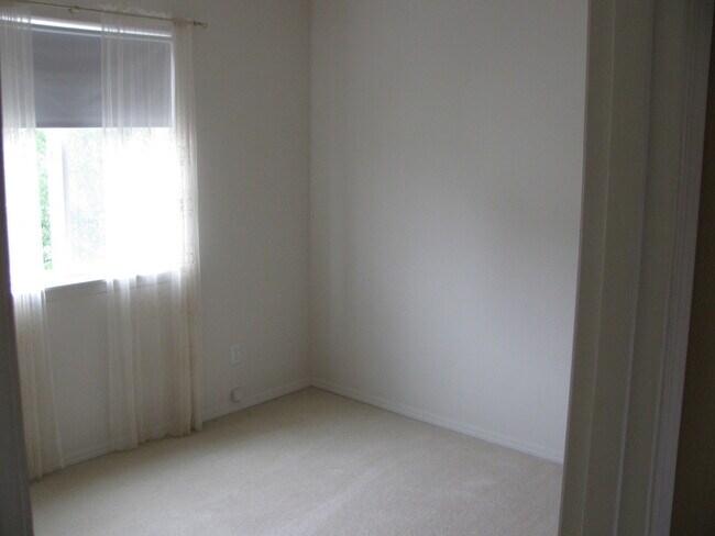 Building Photo - 16811 NW Greyhawk Dr