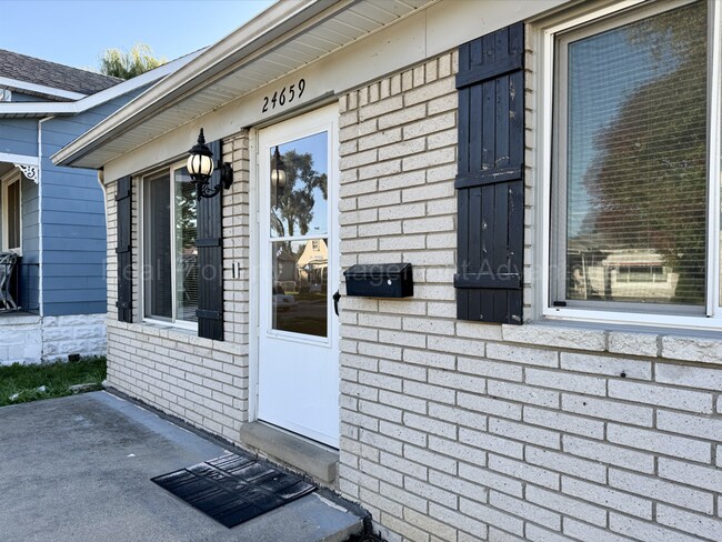 Building Photo - Solid Brick and Renovated with New Kitchen and Two Full Baths!