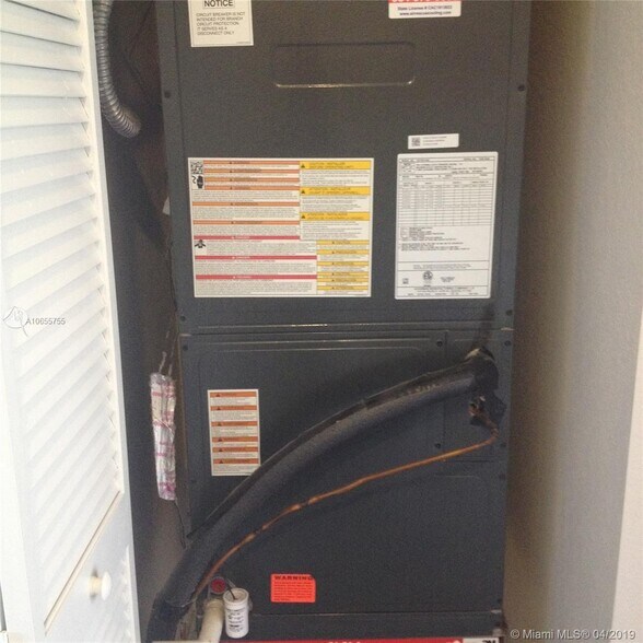 Building Photo - 9115 Chambers St