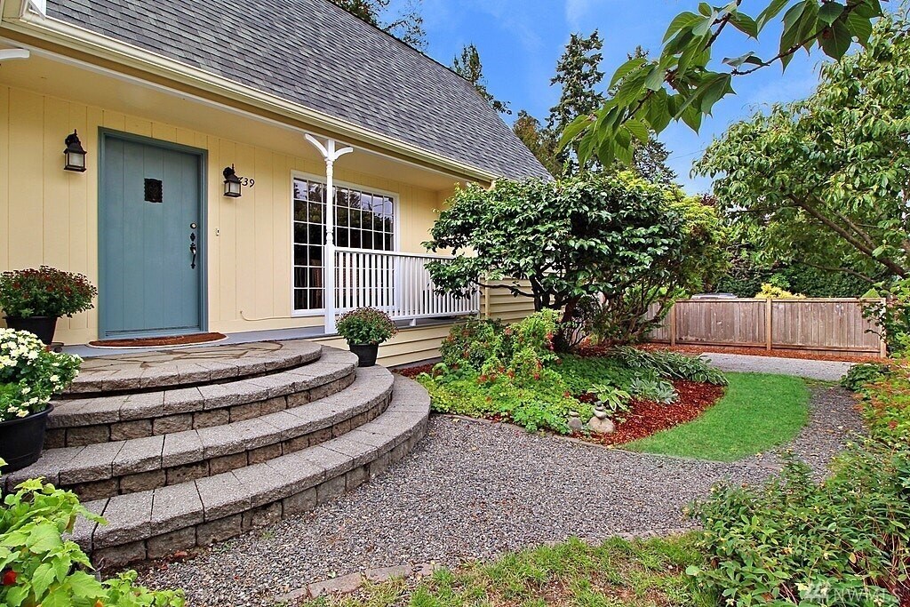 Building Photo - 739 N 165th St