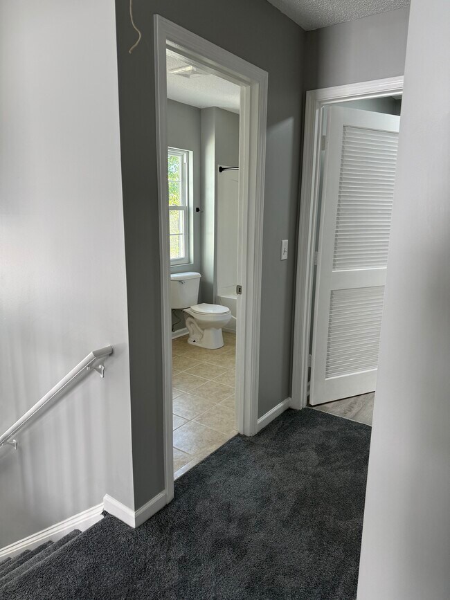 Building Photo - 721 Pebblestone Dr