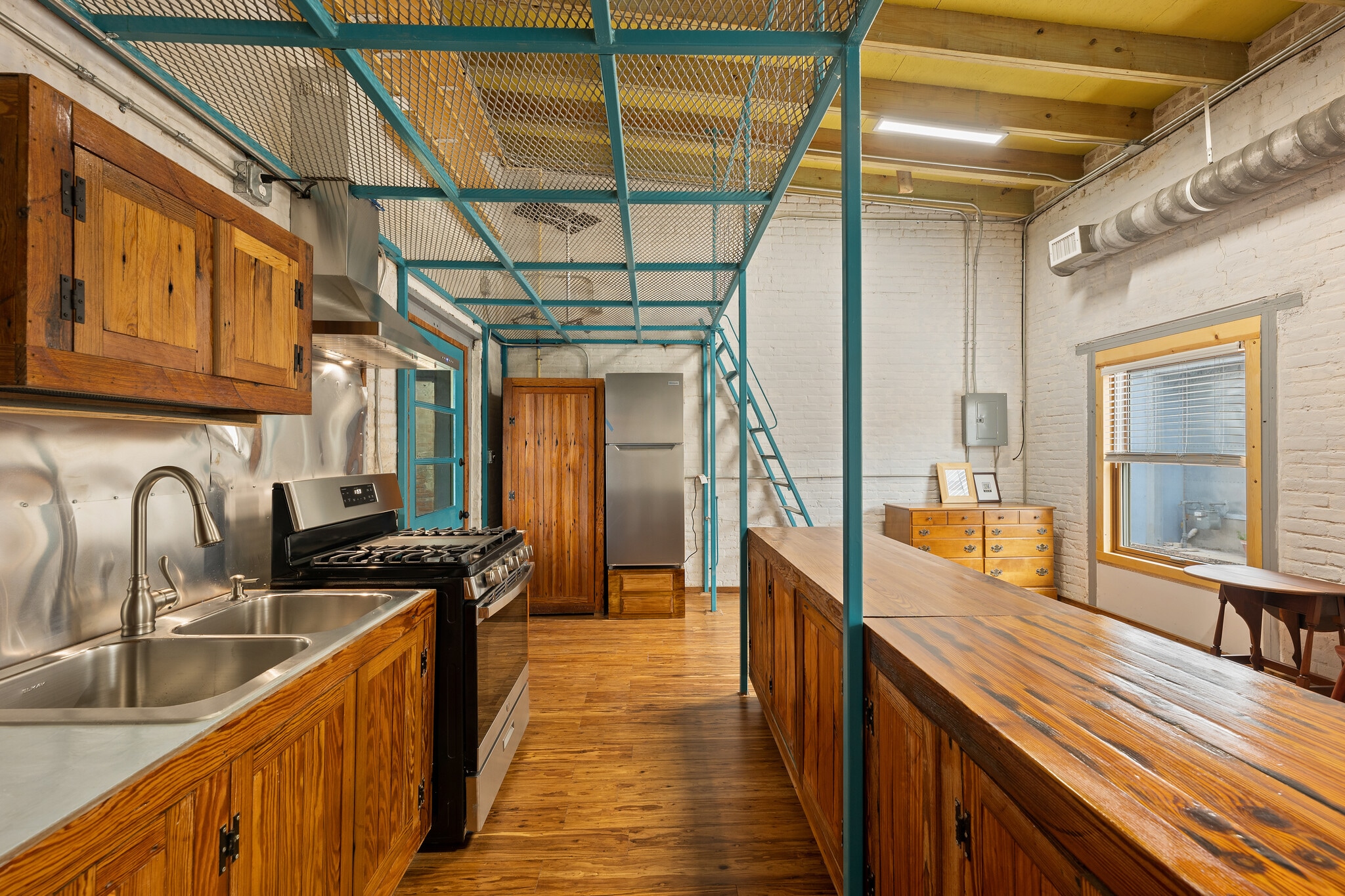 Kitchen - 1500 E Madison St