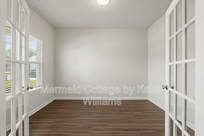 Building Photo - 46 Cedarwood St