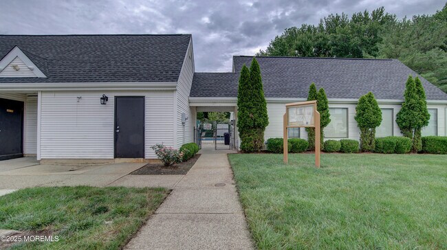 Building Photo - 141 Chestnut Way