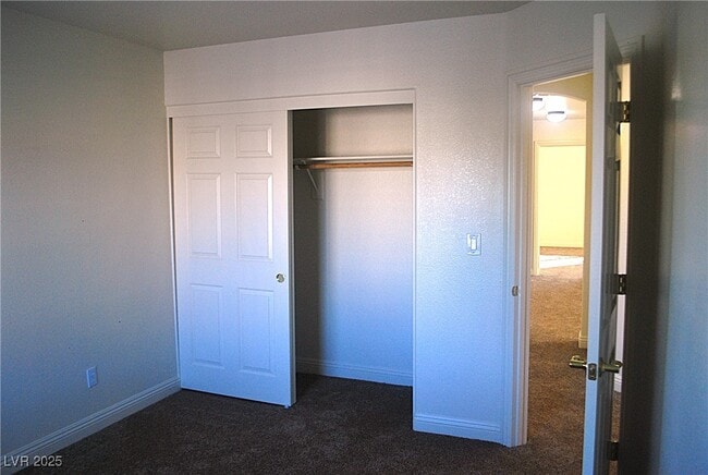 Building Photo - 10031 Cranbrook Falls Ct