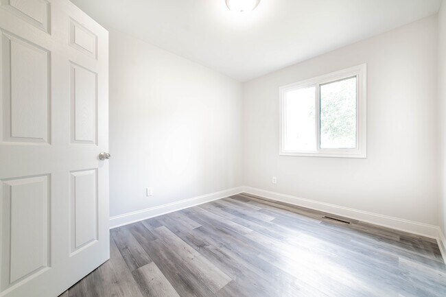 Building Photo - 9424 Windpine Rd