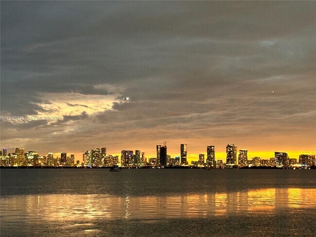 Building Photo - 1840 S Treasure Dr