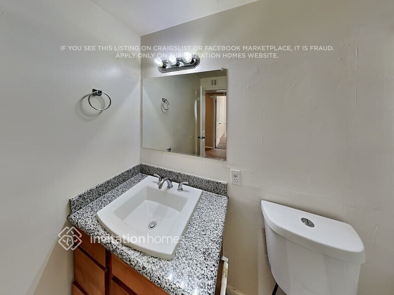 Building Photo - 7208 W Glenrosa Ave