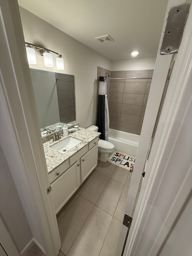 Building Photo - 430 Maple St