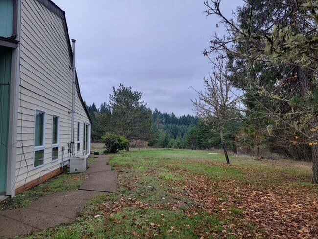 Building Photo - 23601 Labare Rd