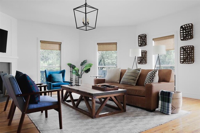 Building Photo - 11505 SW Oaks