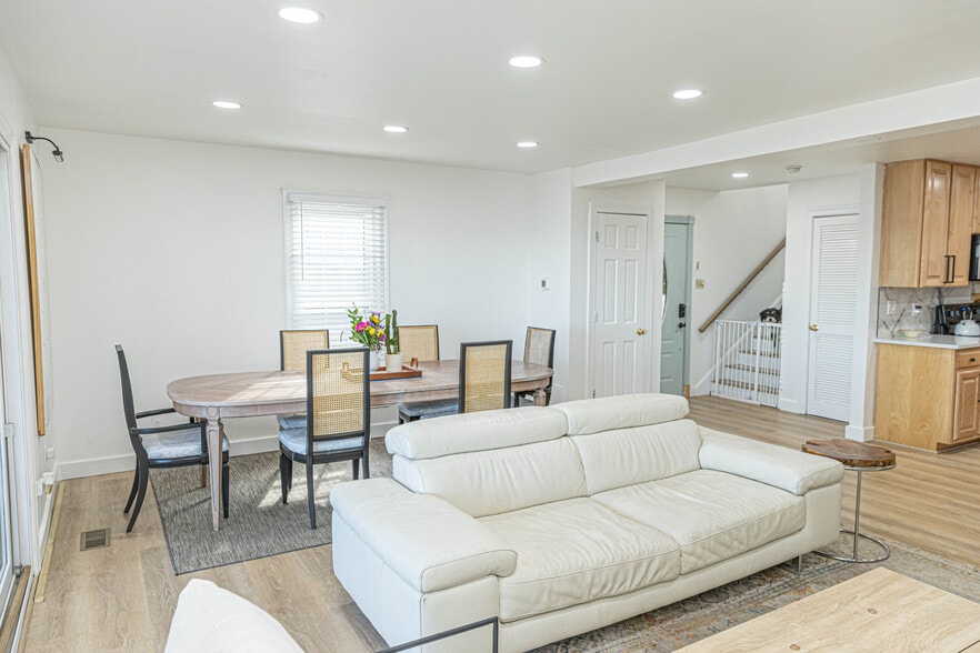 Building Photo - 212 Ambler St