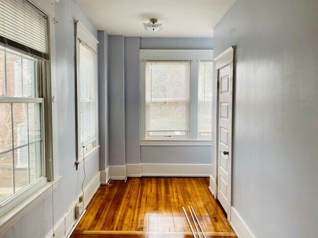 Building Photo - 119 N Robinson St