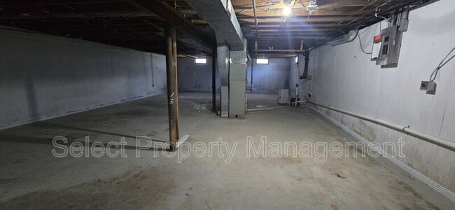 Building Photo - 2327 Deerwood Dr