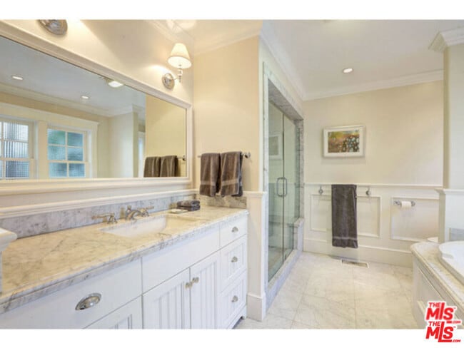 Building Photo - 334 Oceano Dr