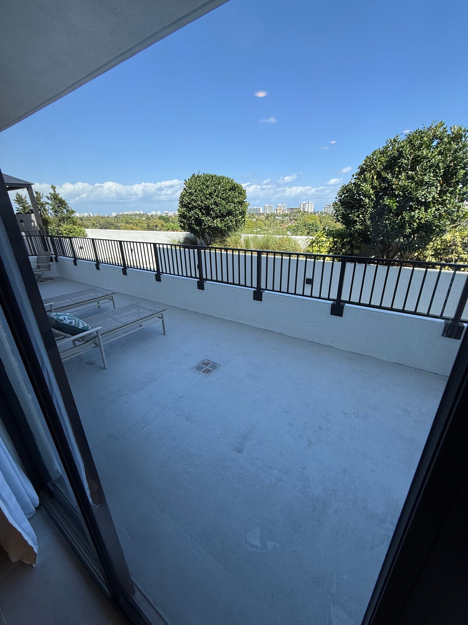 Building Photo - 830 SW 9th Ct