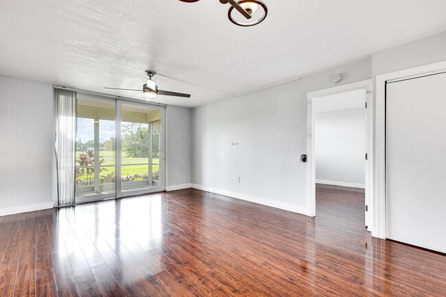 Building Photo - 9080 Lime Bay Blvd