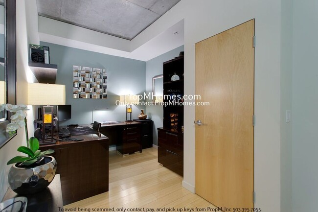 Building Photo - Luxury Goose Hollow Living – 1 Bedroom + S...