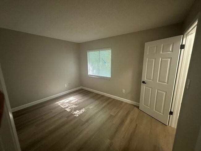 Building Photo - Charming 1/2 duplex in the heart of Orlando