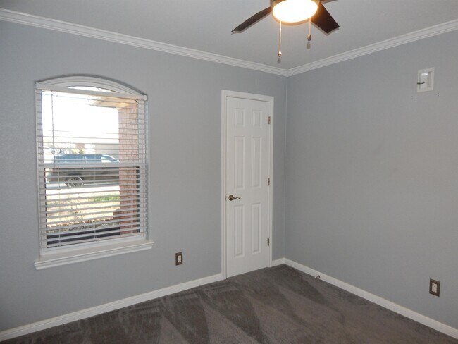 Building Photo - 106 Cedar Ridge Dr
