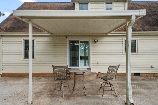 Building Photo - Nice Home on Cul-Du-Sac Large Backyard clo...