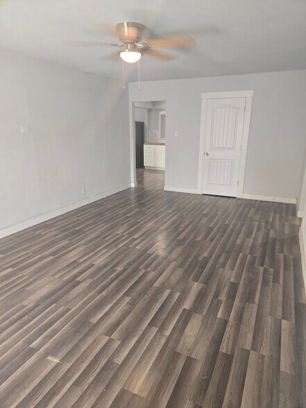 Building Photo - 303 E Amber St