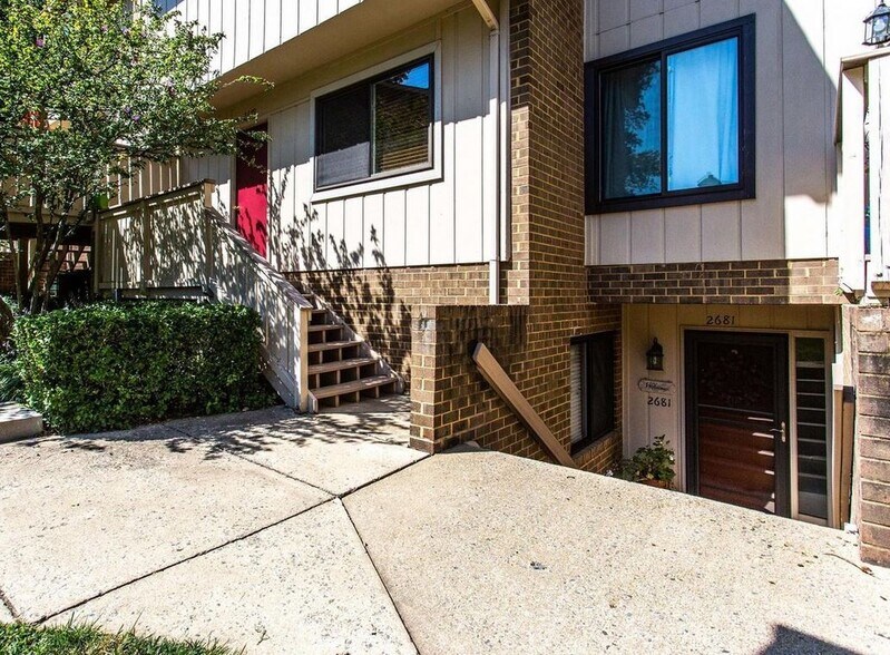 Building Photo - 2681 Glengyle Dr