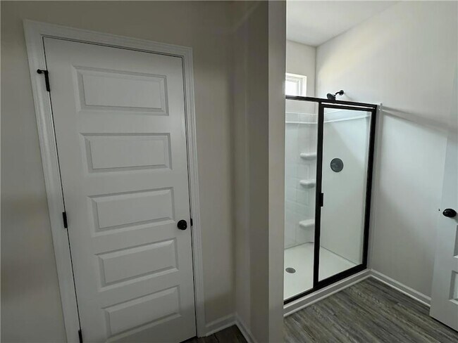 Building Photo - 423 Perth Dr