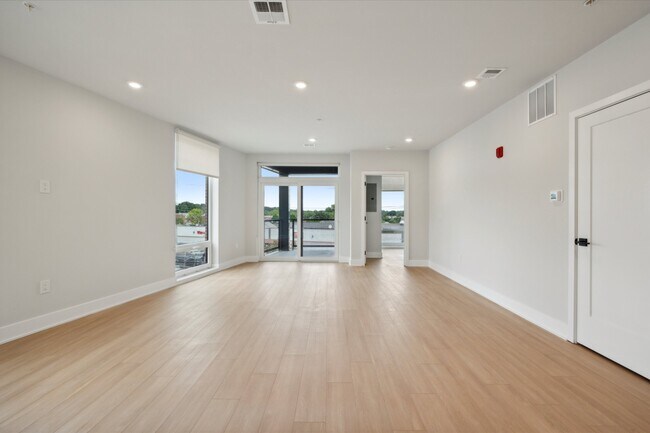 Building Photo - 6910 Ridge Ave