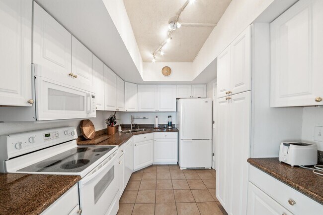 Building Photo - 3230 S Ocean Blvd