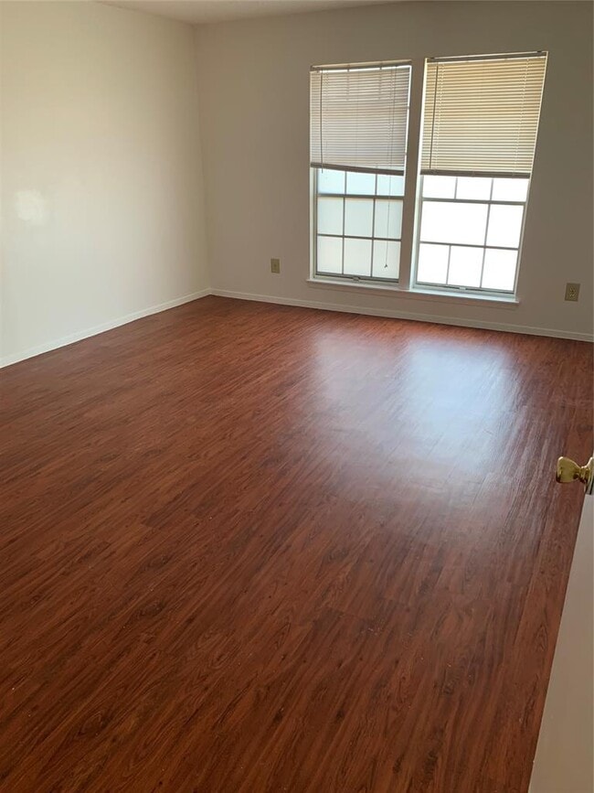 Building Photo - 8112 Sonnet Ave