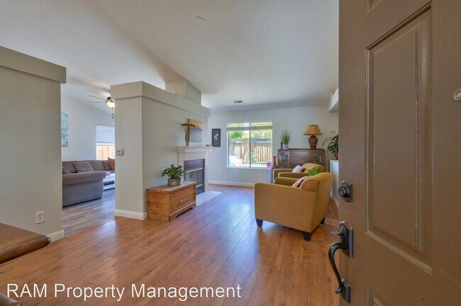 Building Photo - 4 br, 2 bath House - 9270 Loganberry Dr