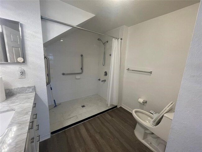 Building Photo - 4560 Yellowgold Rd E