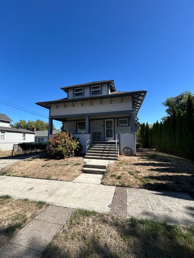 Building Photo - Historic 3 Bedroom, 1.5 Bath Home in Downt...