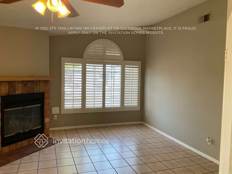 Building Photo - 1656 W Knapp Dr