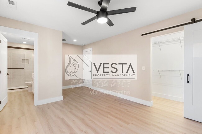 Building Photo - 9 Silent Pl