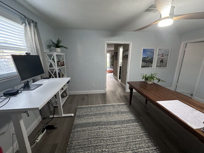 Building Photo - 2563 S Peninsula Dr