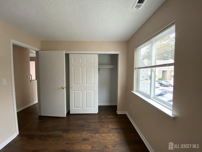 Building Photo - 9002 Tamarron Dr