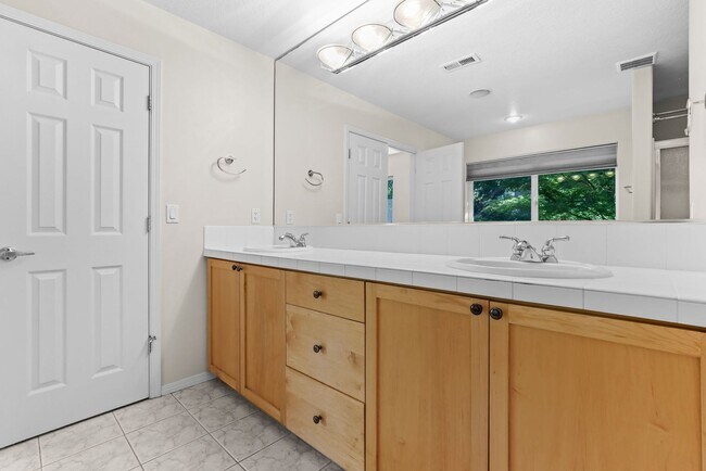 Building Photo - FOR RENT: CORNER LOT, Immaculate, lovely and spacious home - 5 bed, 3 bath + bonus room with 3-ca...