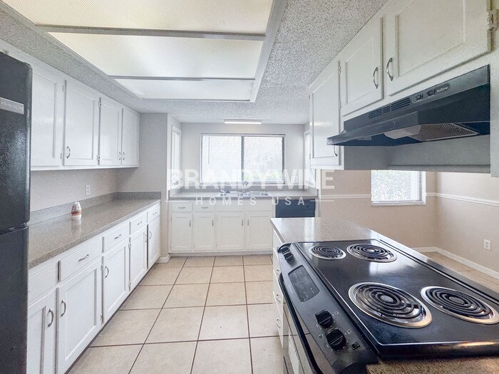 Building Photo - 8236 Weybridge Dr
