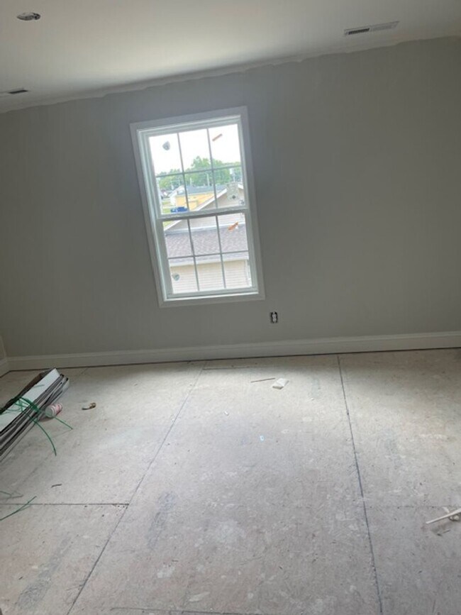 Building Photo - BRAND  NEW DUPLEX, GREAT LOCATION