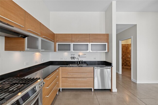 Building Photo - 200 Hoover Ave