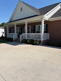 Building Photo - Fantastic Location & Price