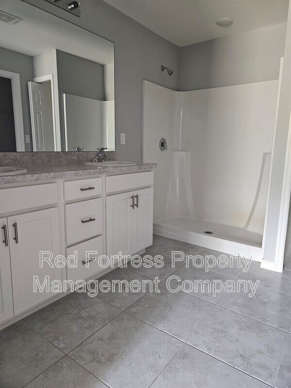 Building Photo - 22402 Peachland Blvd